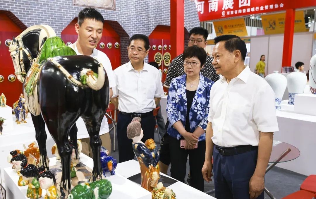 中國(guó)輕工業(yè)聯(lián)合會(huì)會(huì)長(zhǎng)張崇和一行調(diào)研第三屆